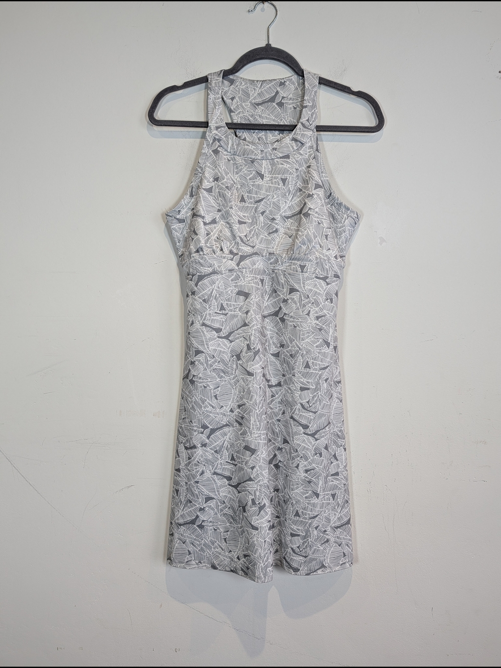 Balance Collection Gray and White Leaf-Print Sleeveless Fitness Dress, Size M